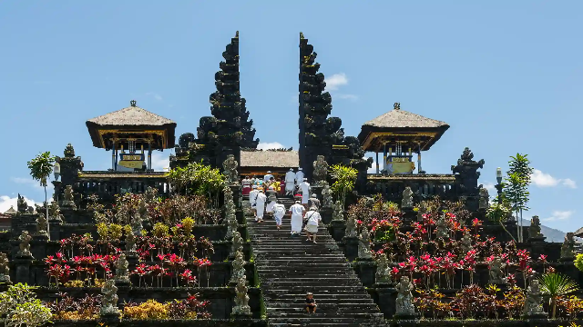Kuil Agung Bali: Menyelami Keindahan dan Makna Pura Besakih